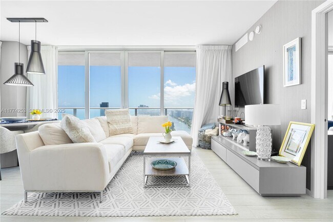 Building Photo - 4010 S Ocean Dr