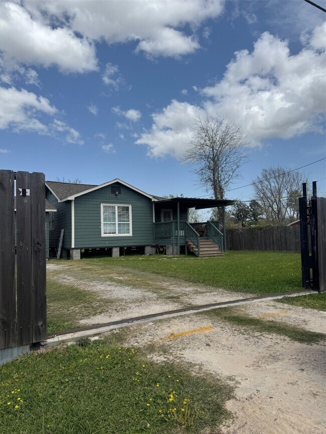 Primary Photo - 11013 Pandora Dr