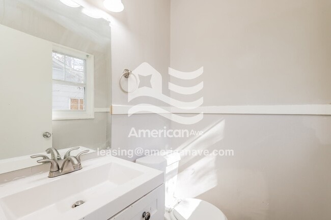 Building Photo - 2556 Paden St