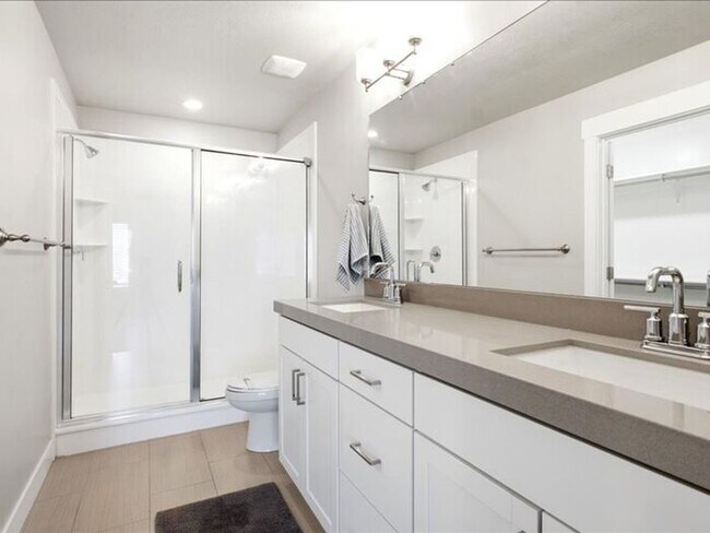 Building Photo - Herriman Lovely 3 bed, 2.5 bath Townhome
