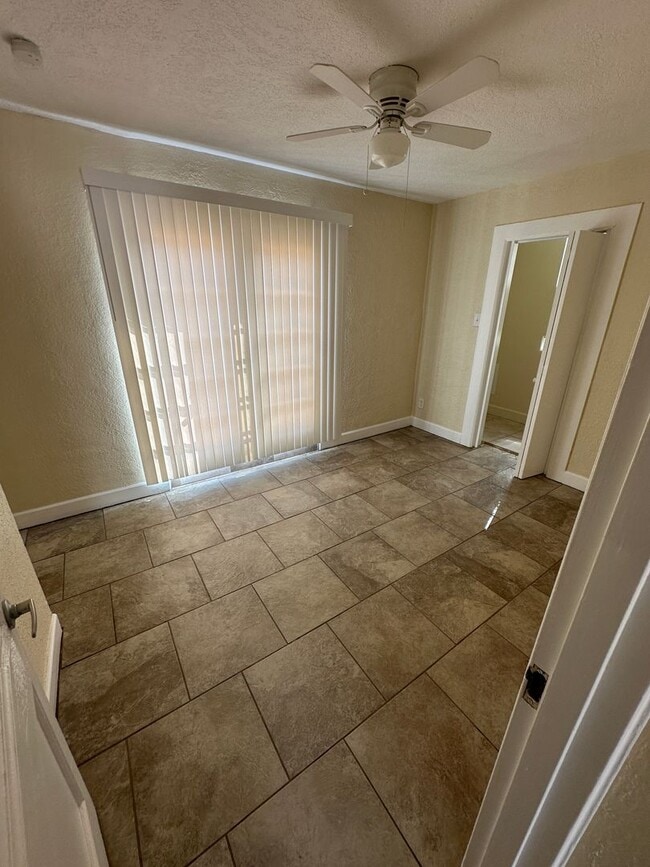 Building Photo - 2518 Alvarado Dr NE