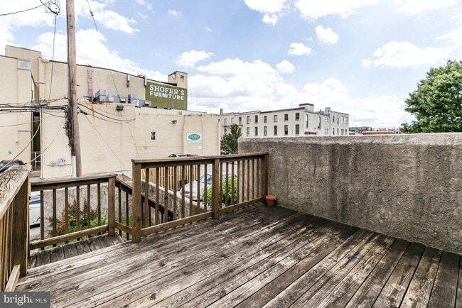 Building Photo - 931 S Hanover St
