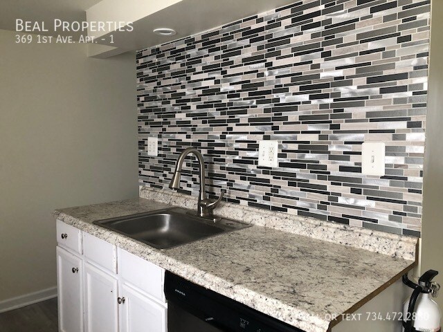 Building Photo - 369 1st Ave