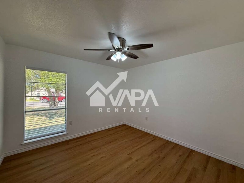 Building Photo - 7814 Hollow Oak