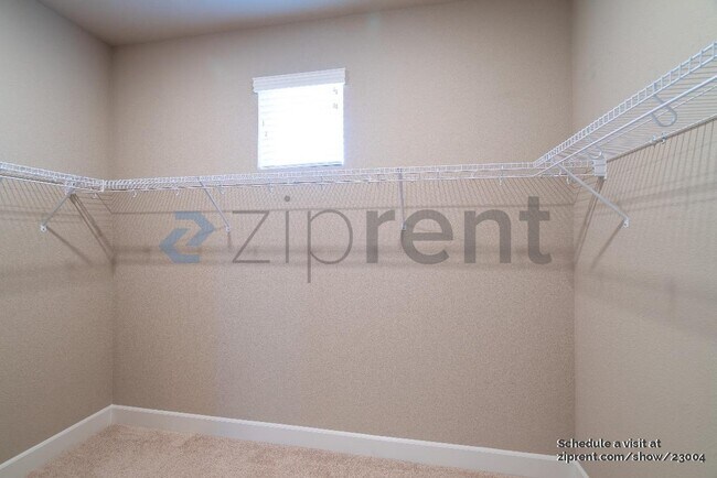 Building Photo - 707 Razorbill St