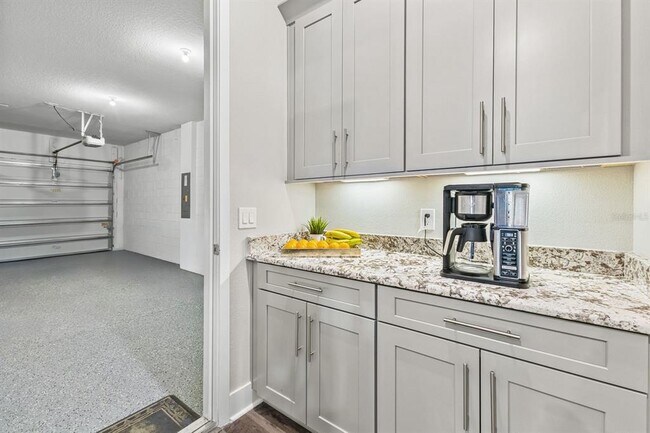 Building Photo - 9947 Summerlake Groves St