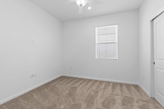 Building Photo - PET FRIENDLY! Experience Comfortable Livin...