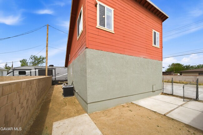 Building Photo - 2059 Shasta St