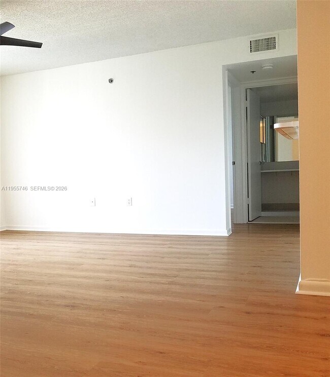 Building Photo - 19999 E Country Club Dr