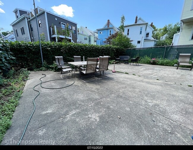 Building Photo - 372 Medford St