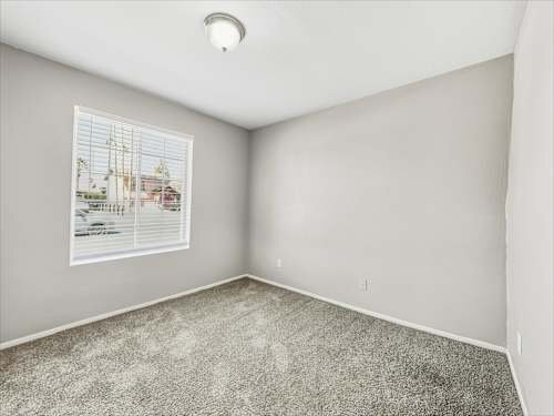 Building Photo - 3843 W Bloomfield Rd