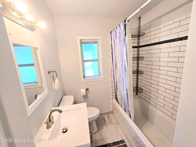 Building Photo - 484 Poinciana Dr