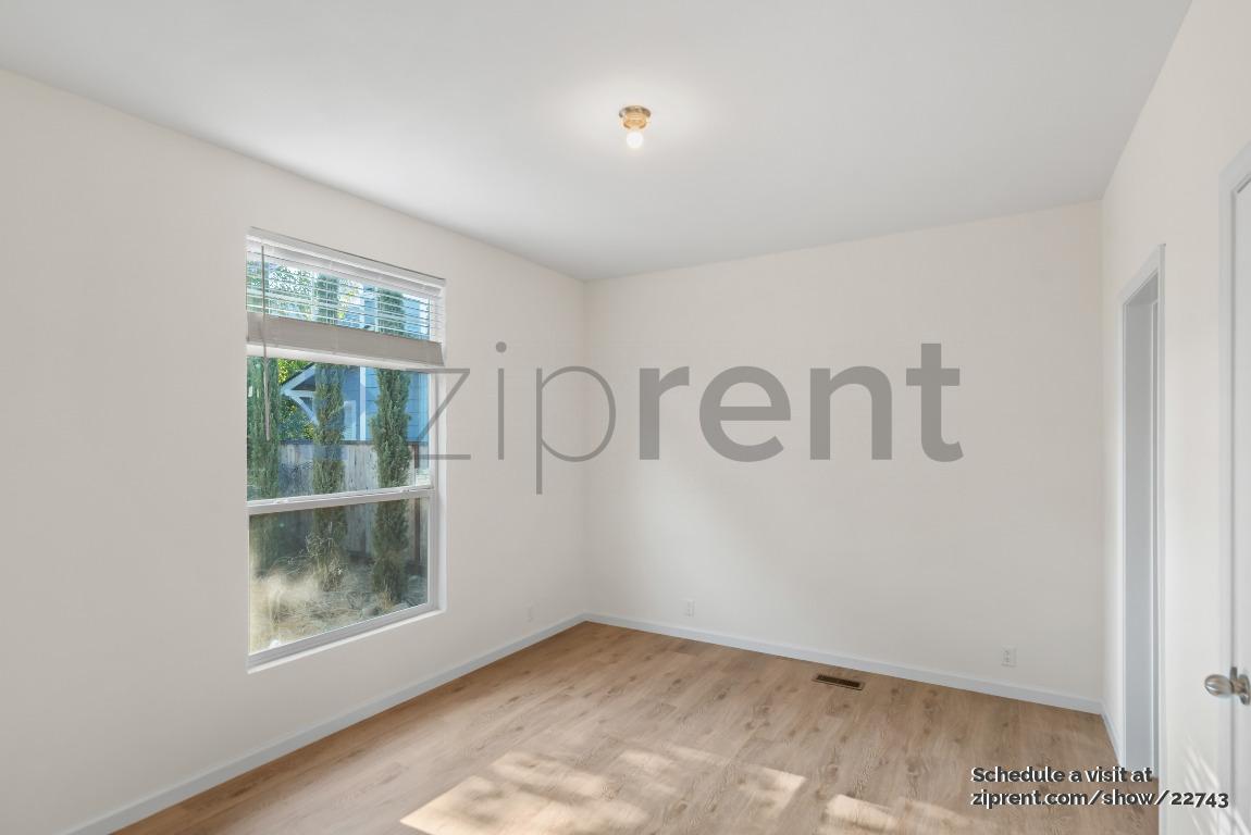 Building Photo - 1133 Lovell Ave