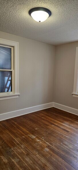 Building Photo - 1420 Thompson Ave