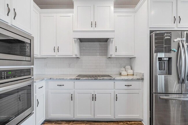 Building Photo - 6030 W Dogwood Dr