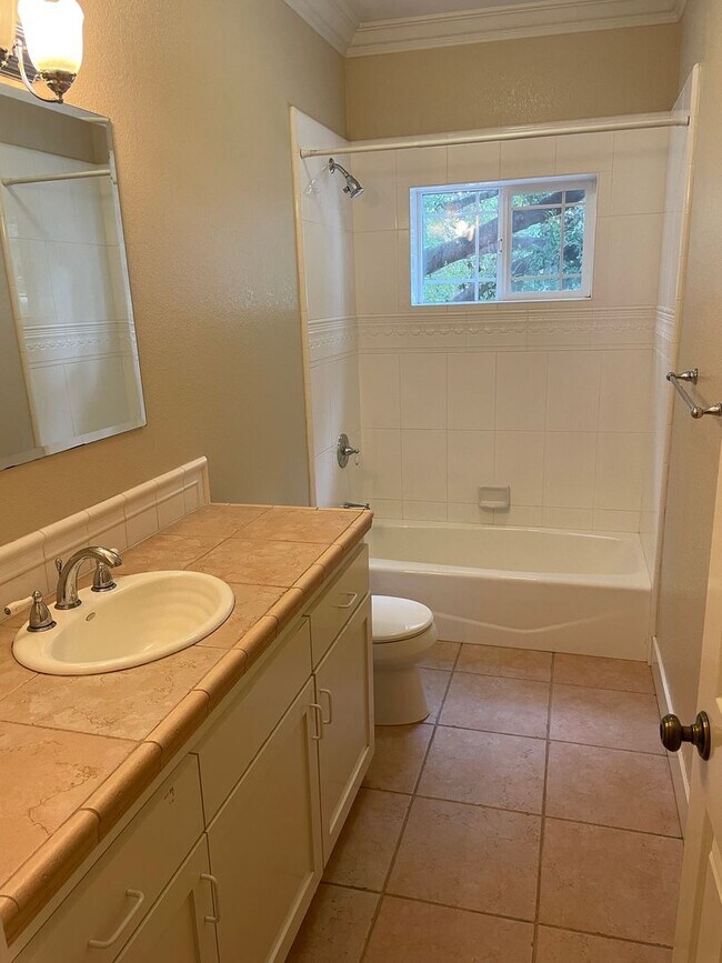 Building Photo - I STREET/22ND CORNER