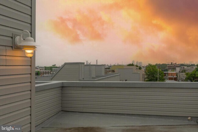 Building Photo - 140 W Huntingdon St