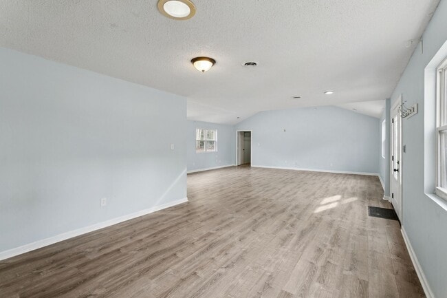 Building Photo - Updated Large Home with Private In-Law Suite Near Gloucester Main Street