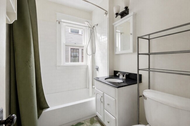 Building Photo - 71 Chilton St