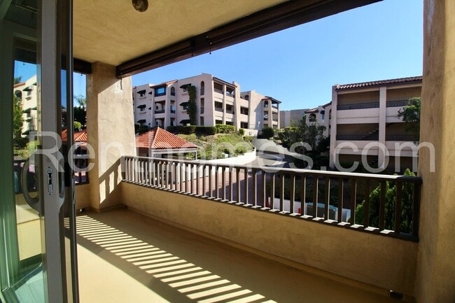 Building Photo - 2522 Clairemont Dr