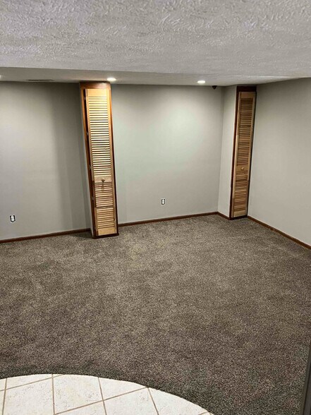 Building Photo - 2116 S 49th Ave