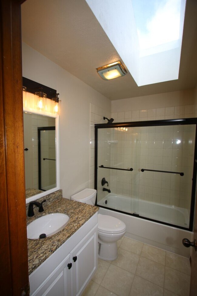 Building Photo - 4 Bedroom Eagle River Home!