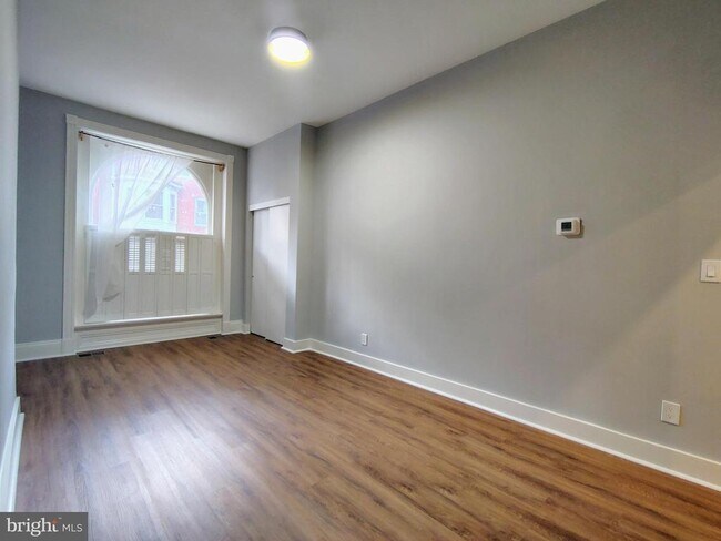 Building Photo - 230 S Market St