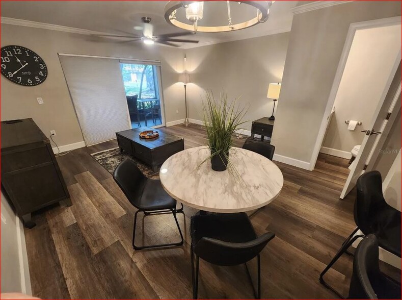 Family Room - 2735 SW 35th Pl