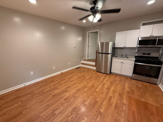 Building Photo - CHARMING COTTAGE IN NORMALTOWN AVAILABLE AUGUST 2026!