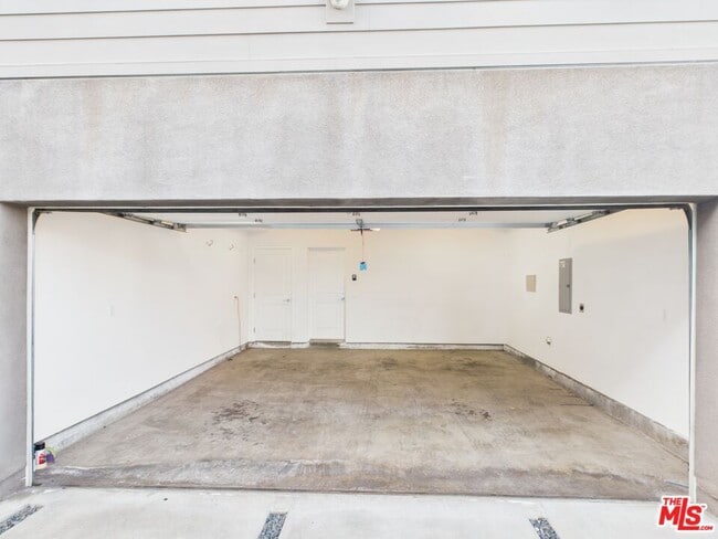 Building Photo - 14525 Killion St