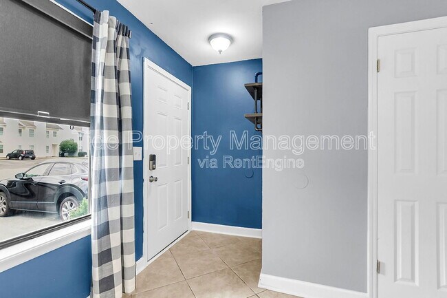 Building Photo - 206 Pine Shadow Dr