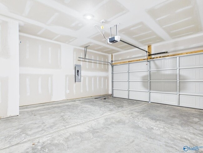 Building Photo - 15433 GRAYSON CIR