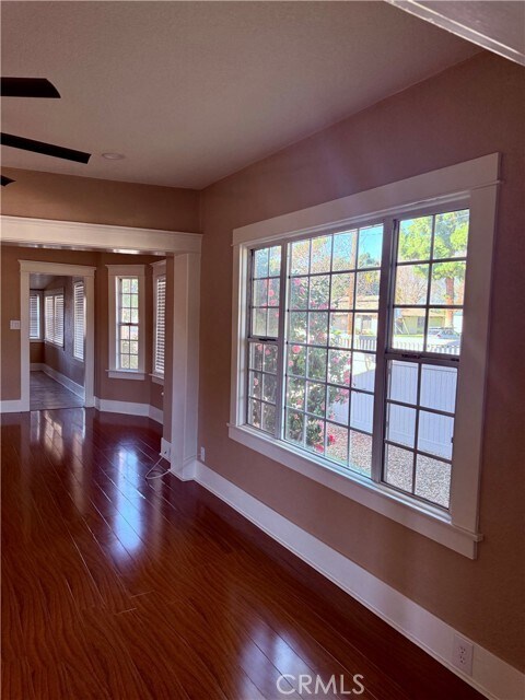 Building Photo - 119 N Cullen Ave