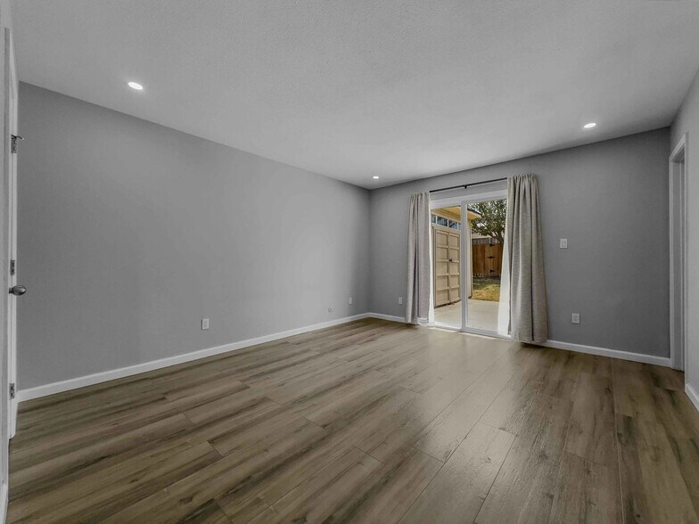 Building Photo - 4917 Woodruff Dr
