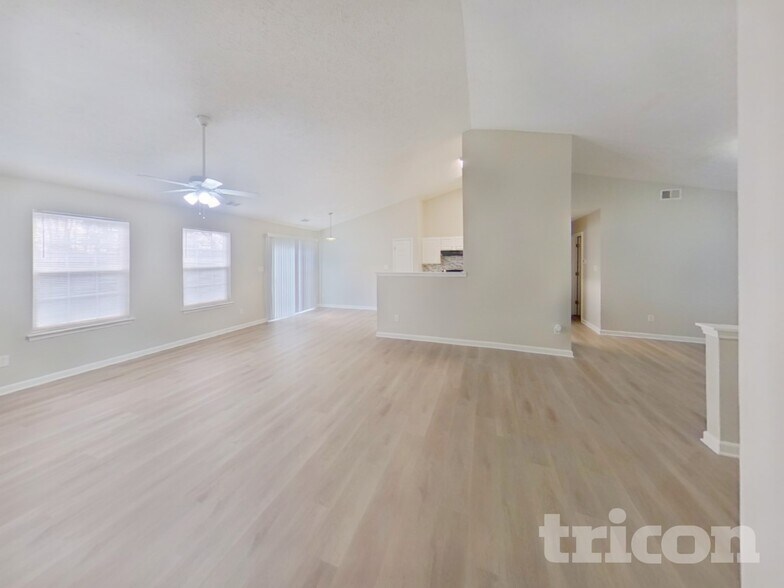 Building Photo - 9728 Avensong Crossing Dr