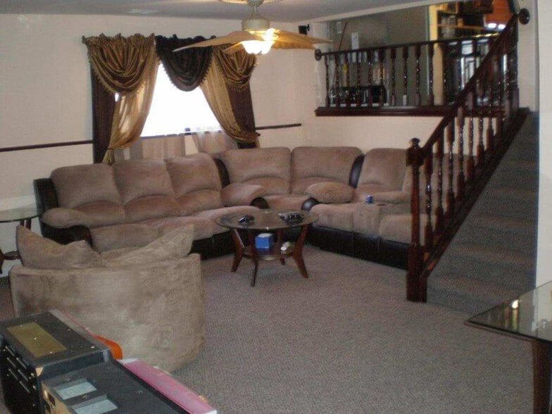 Building Photo - 11849 Ontario Dr