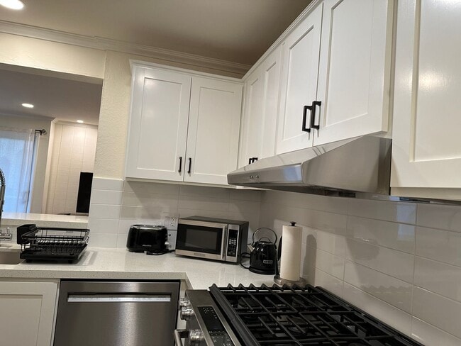 Building Photo - 204 Larkspur Plaza Dr