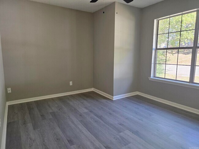 Building Photo - 216 Windhill Dr