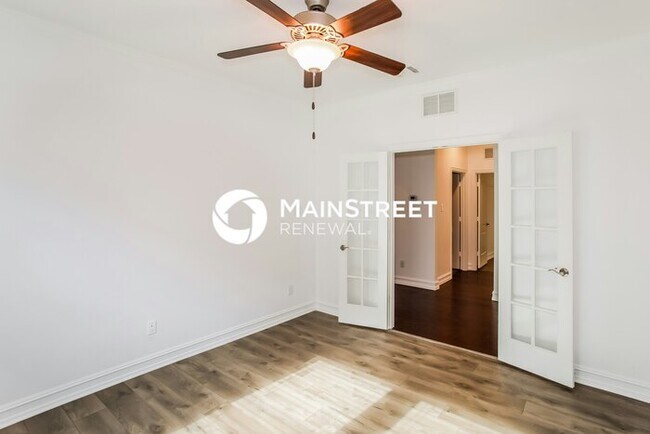Building Photo - 3 Bedroom Pet-Friendly Home in Denton, TX with Main Street Renewal