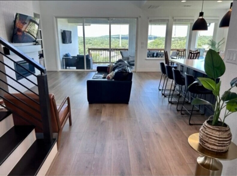 Building Photo - 272 Navarro