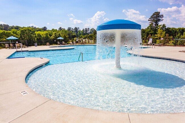 Building Photo - BEAUTIFUL TOWNHOME WITH COMMUNITY POOL