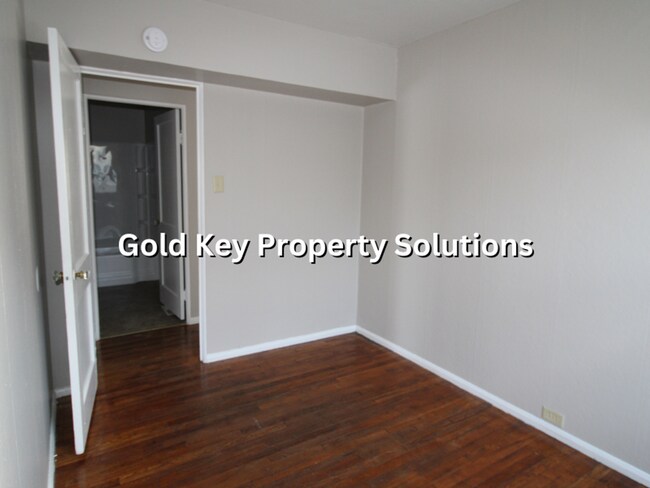 Building Photo - 3 BR 1 BA House with Garage and Enclosed Porch (NO SECTION 8)