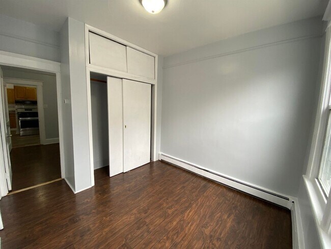 Building Photo - 126 W 19th St
