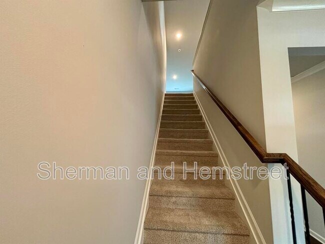 Building Photo - 240 Callahan Dr