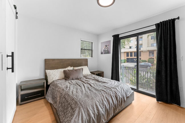 Building Photo - 351 S Catalina St