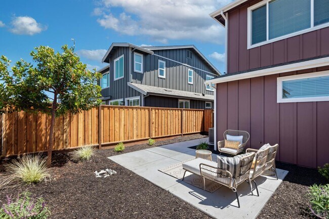 Building Photo - 1480 Wrigley Ave