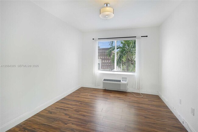 Building Photo - 320 80th St