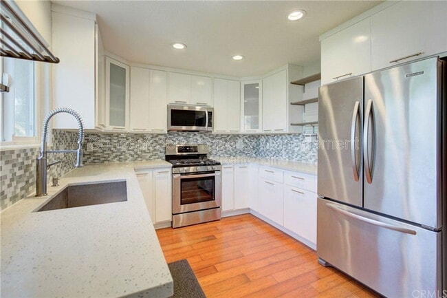 Building Photo - 1032 E Silva St