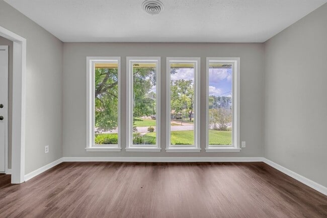 Building Photo - Renovated 4 Bedroom 2 Bath Home for Rent!!
