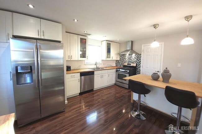 Building Photo - 425 W Broad St